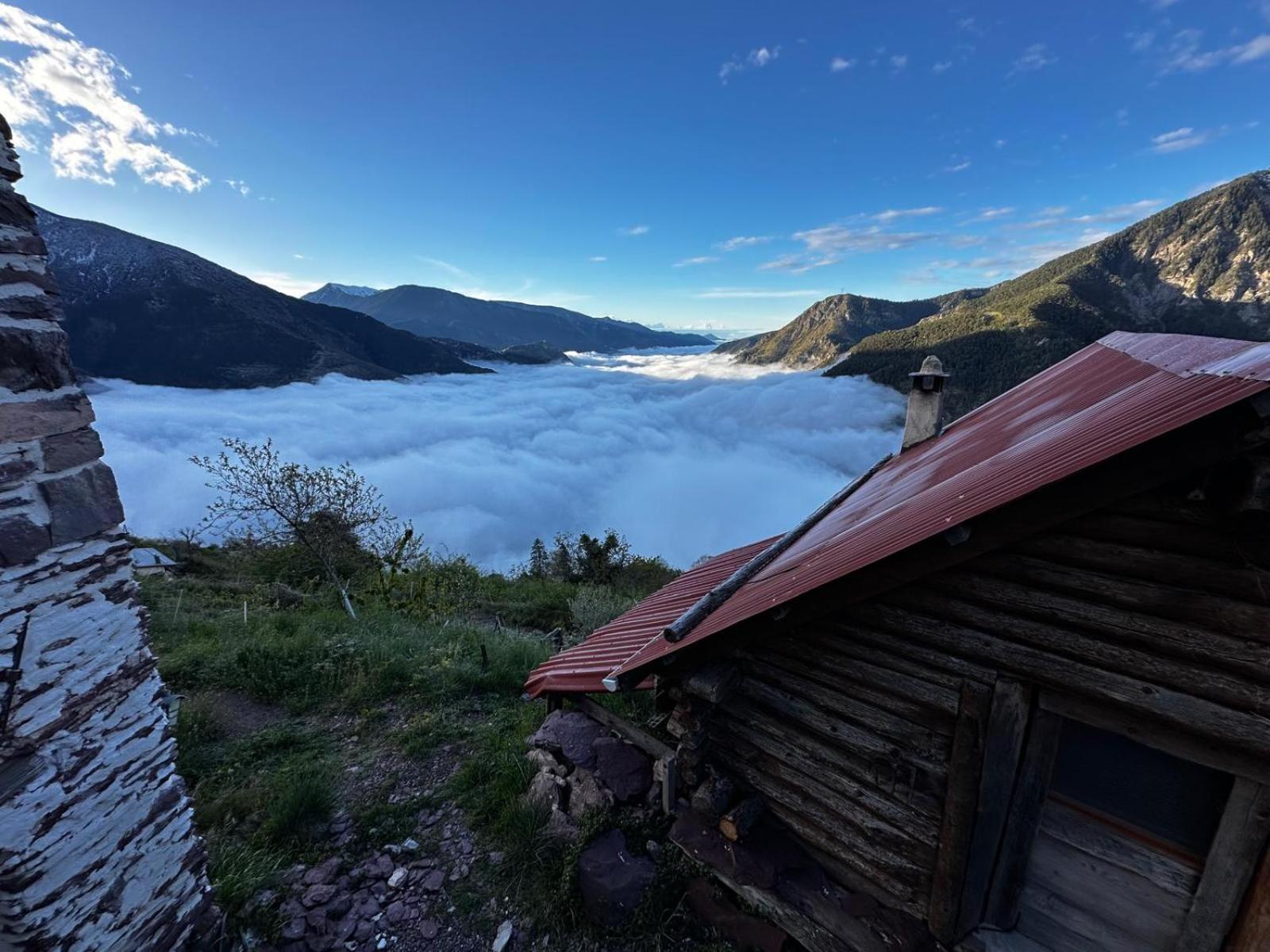 Les 3 Flocons Roure Hotell Exteriör bild